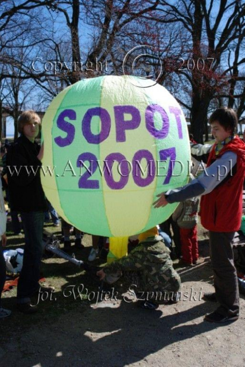 Zawody Balonów na powietrze ciepłe Sopot 15.04.2007r.
www.ANWOMEDIA.pl