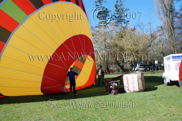 Zawody Balonów na powietrze ciepłe Sopot 15.04.2007r.
www.ANWOMEDIA.pl