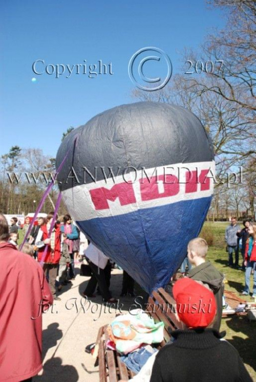 Zawody Balonów na powietrze ciepłe Sopot 15.04.2007r.
www.ANWOMEDIA.pl