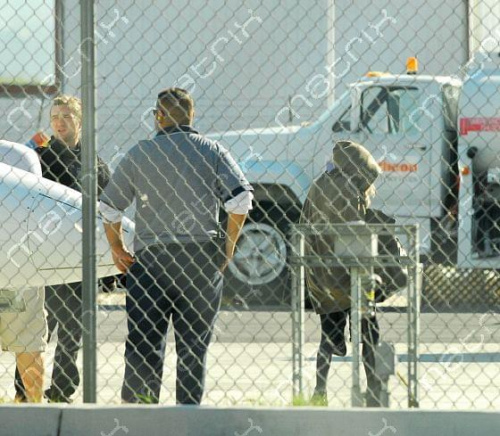 MK, Ashley & Max land at a private airport in L.A