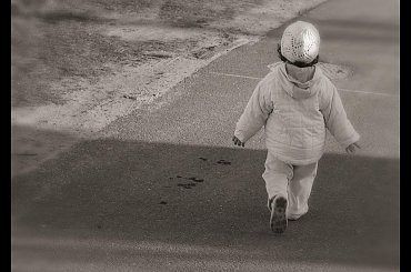 .... idę ... i nie czekam już na Was... #baby #mała #wiktoria #dziecko #dzieci #family #kids #oczy #uśmiech #Wiosnakwiecień2007