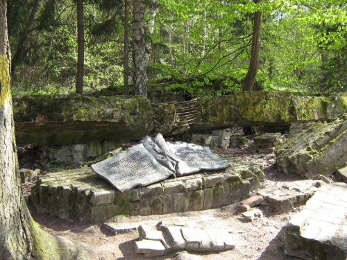 Ruiny baraku, w którym dokonano zamachu na Hitlera
