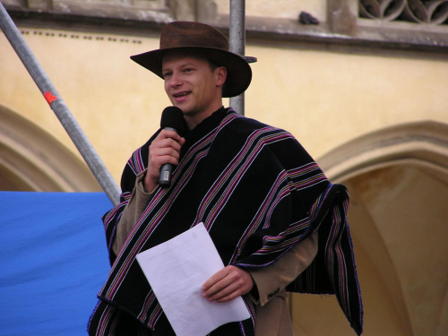 Maciej Stuhr na krakowskim Rynku #MaciejStuhr #aktor