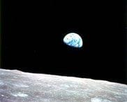 Święty Graal łowców planet to tzw. druga Ziemia - planeta, na której panują warunki przyjazne dla życia. Ten, kto ją odnajdzie, przejdzie do historii. Na zdjęciu pierwszy wschód Ziemi widziany przez człowieka (załogę statku Apollo 8). Wigilia 1968 r.