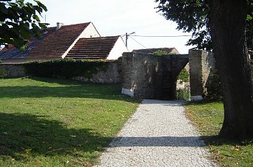 Romanski kosciol pw Wniebowziecia NMP nalezy do najstarszych na Slasku. Przez 400 lat parafia byla wlasnoscia cystersow z Grüssau/Krzeszowa. #Wierzbno #Slask #DolnySlask