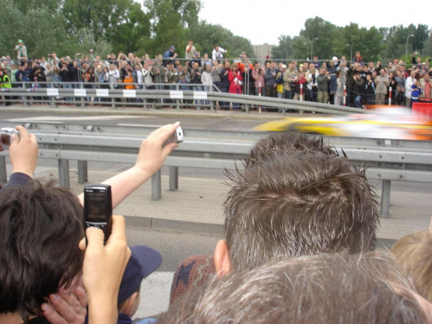 Barwy Renault F1 reprezentowal Heikki Kovalainen, ale jechał do 270 km/h to jak miałam zrobić zdjęcie. Tak naprawdę to tylko go słyszałam ;(