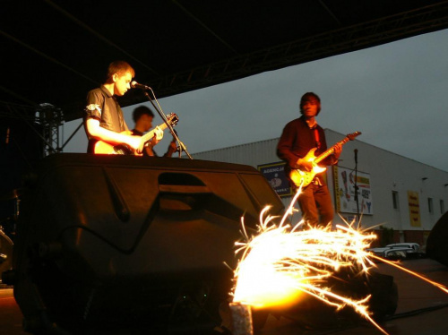 Festym na parkingu Intermarche - koncert zespołów West Ice, Propaganda i Etna