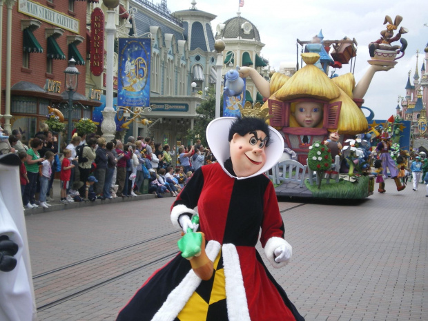 Głowna Parada o godzinie 16. Alicja w krainie czarów/ #Paryż #Disneyland #Park