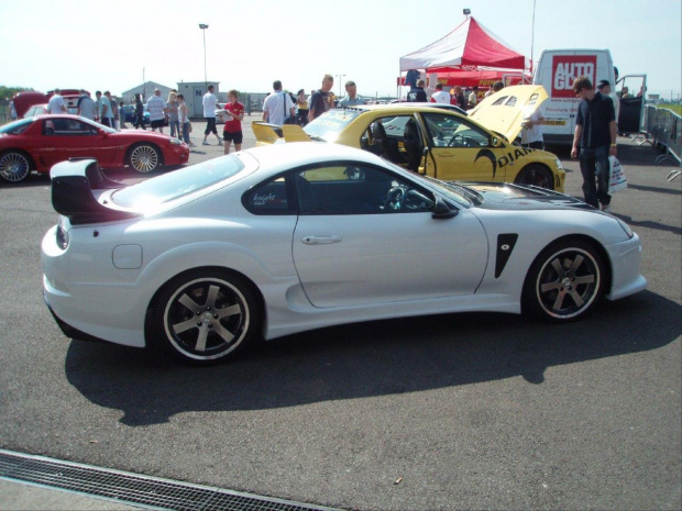 wszytskie japońskie fury i EDC eliminacjia driftingu gdzie Maciek Polody wygrał silverstone 2007
i filmiki http://youtube.com/profile_videos?user=grbrandys #SilverstoneEdcTunning