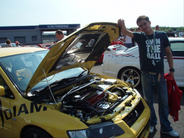 wszytskie japońskie fury i EDC eliminacjia driftingu gdzie Maciek Polody wygrał silverstone 2007
i filmiki http://youtube.com/profile_videos?user=grbrandys #SilverstoneEdcTunning