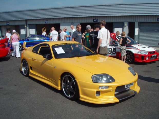 wszytskie japońskie fury i EDC eliminacjia driftingu gdzie Maciek Polody wygrał silverstone 2007
i filmiki http://youtube.com/profile_videos?user=grbrandys #SilverstoneEdcTunning