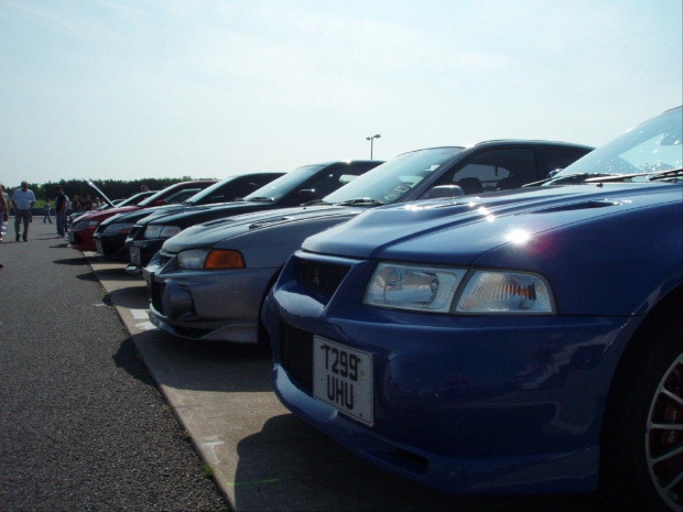 wszytskie japońskie fury i EDC eliminacjia driftingu gdzie Maciek Polody wygrał silverstone 2007
i filmiki http://youtube.com/profile_videos?user=grbrandys #SilverstoneEdcTunning