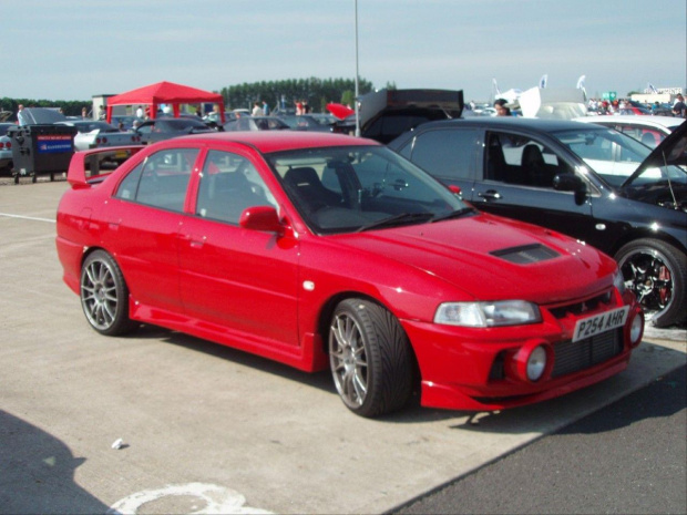 wszytskie japońskie fury i EDC eliminacjia driftingu gdzie Maciek Polody wygrał silverstone 2007
i filmiki http://youtube.com/profile_videos?user=grbrandys #SilverstoneEdcTunning