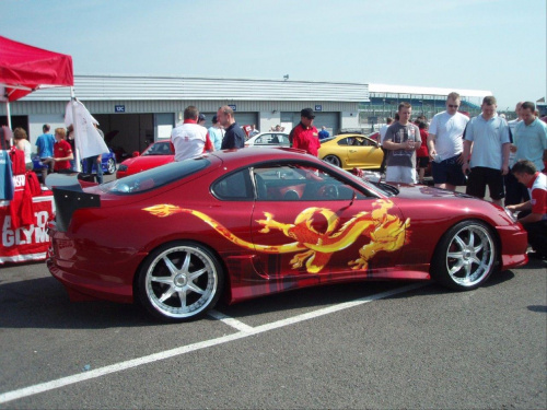 wszytskie japońskie fury i EDC eliminacjia driftingu gdzie Maciek Polody wygrał silverstone 2007
i filmiki http://youtube.com/profile_videos?user=grbrandys #SilverstoneEdcTunning