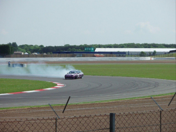 wszytskie japońskie fury i EDC eliminacjia driftingu gdzie Maciek Polody wygrał silverstone 2007
i filmiki http://youtube.com/profile_videos?user=grbrandys #SilverstoneEdcTunning