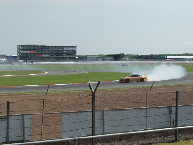 wszytskie japońskie fury i EDC eliminacjia driftingu gdzie Maciek Polody wygrał silverstone 2007
i filmiki http://youtube.com/profile_videos?user=grbrandys #SilverstoneEdcTunning