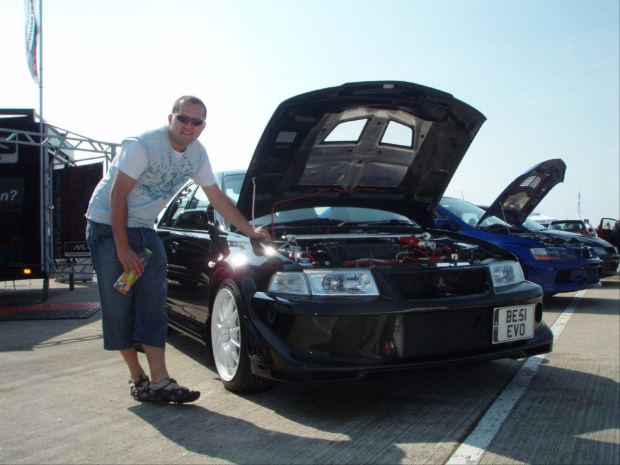 wszytskie japońskie fury i EDC eliminacjia driftingu gdzie Maciek Polody wygrał silverstone 2007
i filmiki http://youtube.com/profile_videos?user=grbrandys #SilverstoneEdcTunning