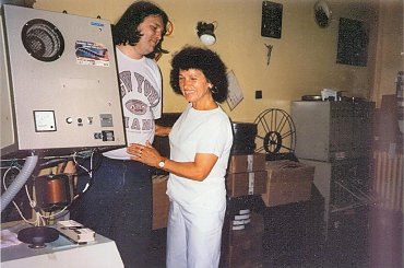 ja i p. Wiesława, kabina kina Neptun #kino #gdańsk #neptun #helikon #kameralne #projekcja #projektor #kinotechnika #kinooperator