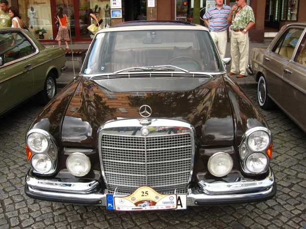 Zdjęcia ze Zjazdu Klasycznych i Zabytkowych Mercedesów - Leszno, 09.06.2007 #Mercedes #Benz #klasyk #samochód #auto #automobil #klub #rynek #Leszno