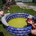 W moim nowym basenie - dzięki ciociu!!