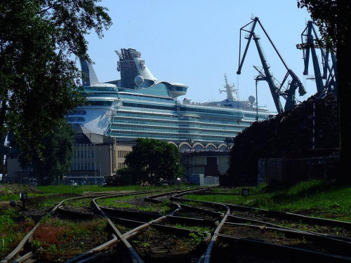 Star Princess z infrastrukturą kolejową portu gdyńskiego #StarPrinces #kolej #Gdynia #wycieczkowce