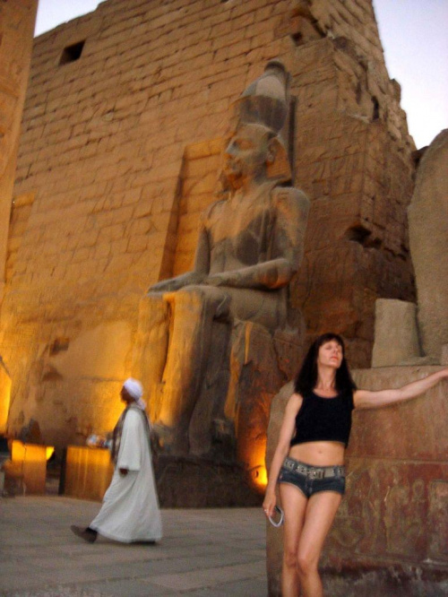 Luxor - świątynia we wschodnich Tebach.