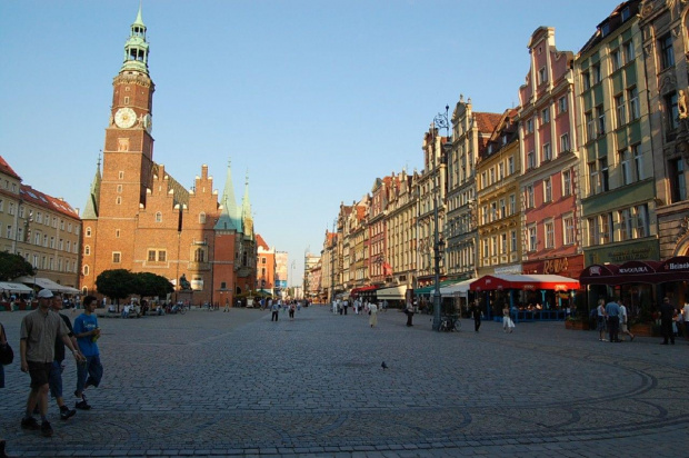 08) ... wypełniają się ogródki piwno-restauracyjne.