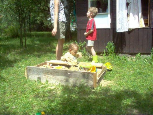 Moje wnuki i cała kompletna rodzinka,na działce w Swędowie...