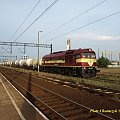M62-2987 należąca do Rail Polska oczekuje na odjazd ze stacji Oborniki Wielkopolskie. #kolej #PKP #OborkiWielkopolskie #RailPolska #M62 #jesień