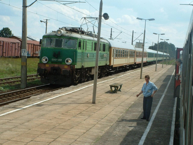 Pociąg P 15115 "Biebrza" relacji Białystok - Gdynia Główna, wjeżdża na stację Knyszyn. #PKPKnyszynBiałystokBiebrzaPociąg