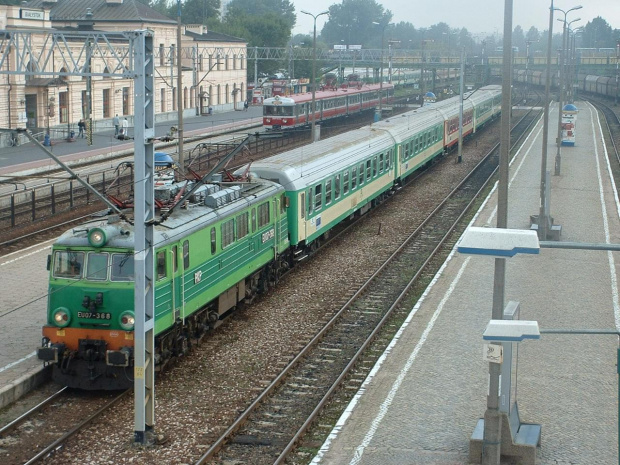 Pociąg P 77112 "Konopnicka" do Warszawy Zachodniej, tuż przed odjazdem ze stacji Białystok. #PKPBiałystokPociągKonopnicka