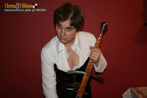 Zdjęcie rycerki z gry internetowej Arena Albionu www.arena-albionu.pl #dziewczyna #dziewczyny #kobieta #MieczDwuręczny #rycerka #rycerz #sexy
