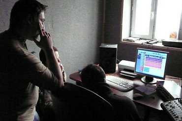 Studio Zgniatacz Dźwięków NIPU nagrywa demo. Vaciak odłuchuje wstępny mix. #nipu #vaciak #koncerty #blues #rock #kraków #muzyka #mariusz #gitara #bas #bebny #perkusja #KSW