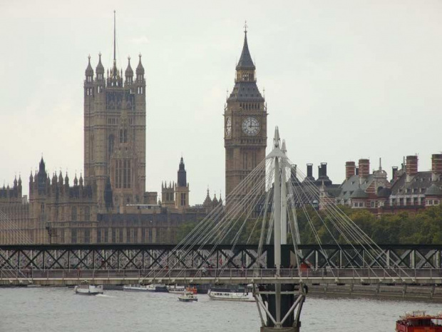 Big Ben i Palace of Westminster z oddali