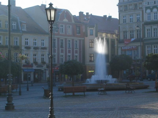 Rynek miejski z widokiem na fontanne