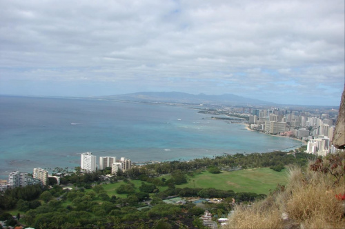 Diamond Head - panorama Honolulu #wulkan #panorama #roślinność #przyroda #CudaNatury #ptaki #Hawaje #USA #Honolulu