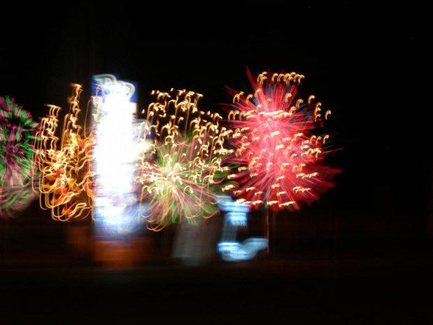 Sztuczne fajerwerki ;] Gdzieś koło stacji bendzynowej ;P #światła #Adam #Mółka #fajne #foty