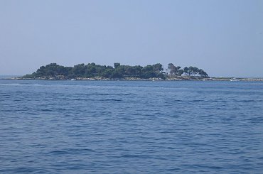 Widok z plaży przy hotelu Belveder na okoliczne wyspy. #wakacje #chorwacja #morze #zwiedzanie #upał #lody