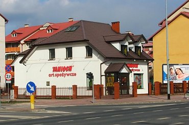 Sklep "Tanioch" na rogu Partyzantów i Bema #Puławy #sklep #handel