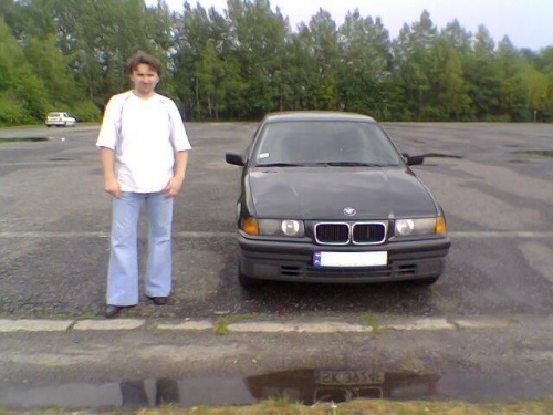 BMW 318i i jego szczęśliwy właściciel