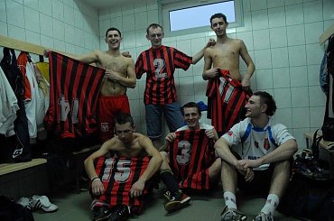 Ogień w Szopie :)
www.ogienwszopie.glt.pl #OgieńWSzopie #Zbąszyń #ZbąszyńskaLigaPiłkiNożnejHalowej #Futsal