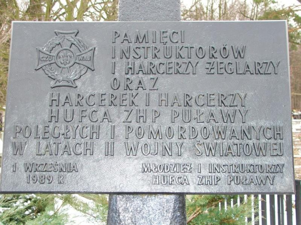 Na cmentarzu wojennym #Puławy #harcerz #harcerstwo