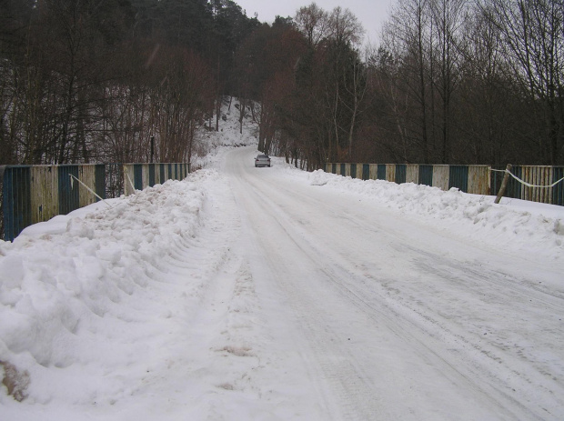 Jar Raduni przed rokiem 11.III.2006. Też przyjechałem ... samochodem, i nie miałem gdzie zaparkowac bo pobocze zawalone śniegiem było.