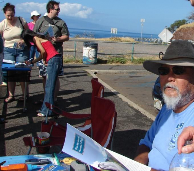 droga w stronę Lahaina, punkt widokowy na ocean , obrońcy delfinów zbierają podpisy pod protestem wobec masowego wybijania tych stworzeń u wybrzezy wysp japońskich. #wybrzeże #delfiny #ocean