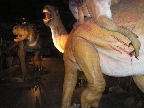 Najinteligentniejszy z Dinozaurów dobiera się do Iguanodona... i to nie w celach rozrywkowo erotycznych :D