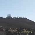 z parkingu już widać szczyt wulkanu z wojskowymi urządzeniami jak z kosmosu, #wulkan #szczyt #Maui #PonadChmurami