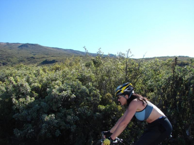 my autkiem a ta kobieta rowerkiem, podziwiałam jej kondycję, #wulkan #szczyt #Maui #PonadChmurami