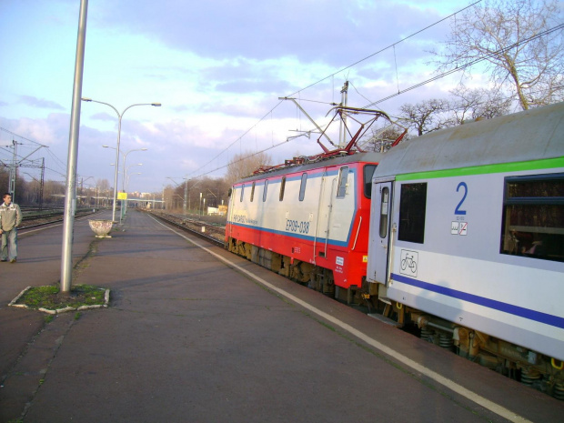 EP 09-038 ze składem "Beskidy" z Bielska Białej do Warszawy Wschodniej #Sosnowiec #kolej