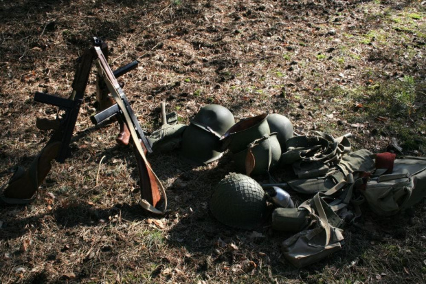 Trening dla Grup Rekonstrukcji Historycznych na poligonie w Toruniu z udziałem 82nd Airborne Division "PARAGLITE" w dniach 23-25 marca 2007 roku.