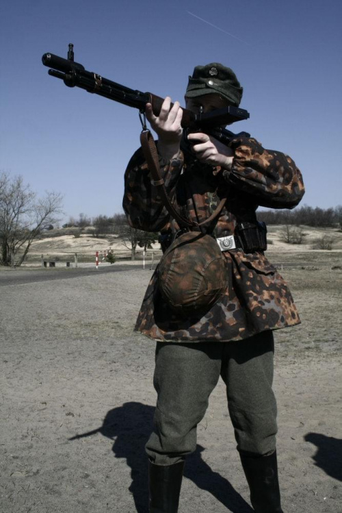 Trening dla Grup Rekonstrukcji Historycznych na poligonie w Toruniu z udziałem 82nd Airborne Division "PARAGLITE" w dniach 23-25 marca 2007 roku.